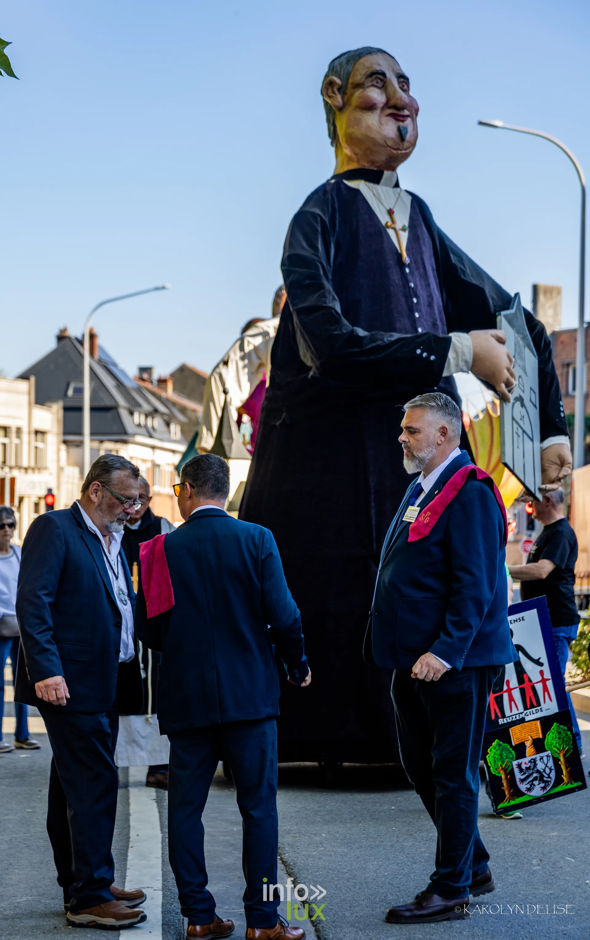 750e Tour Sainte-Gertrude, Nivelles, 4 octobre 2026 : Un groupe costumé avant la rentrée