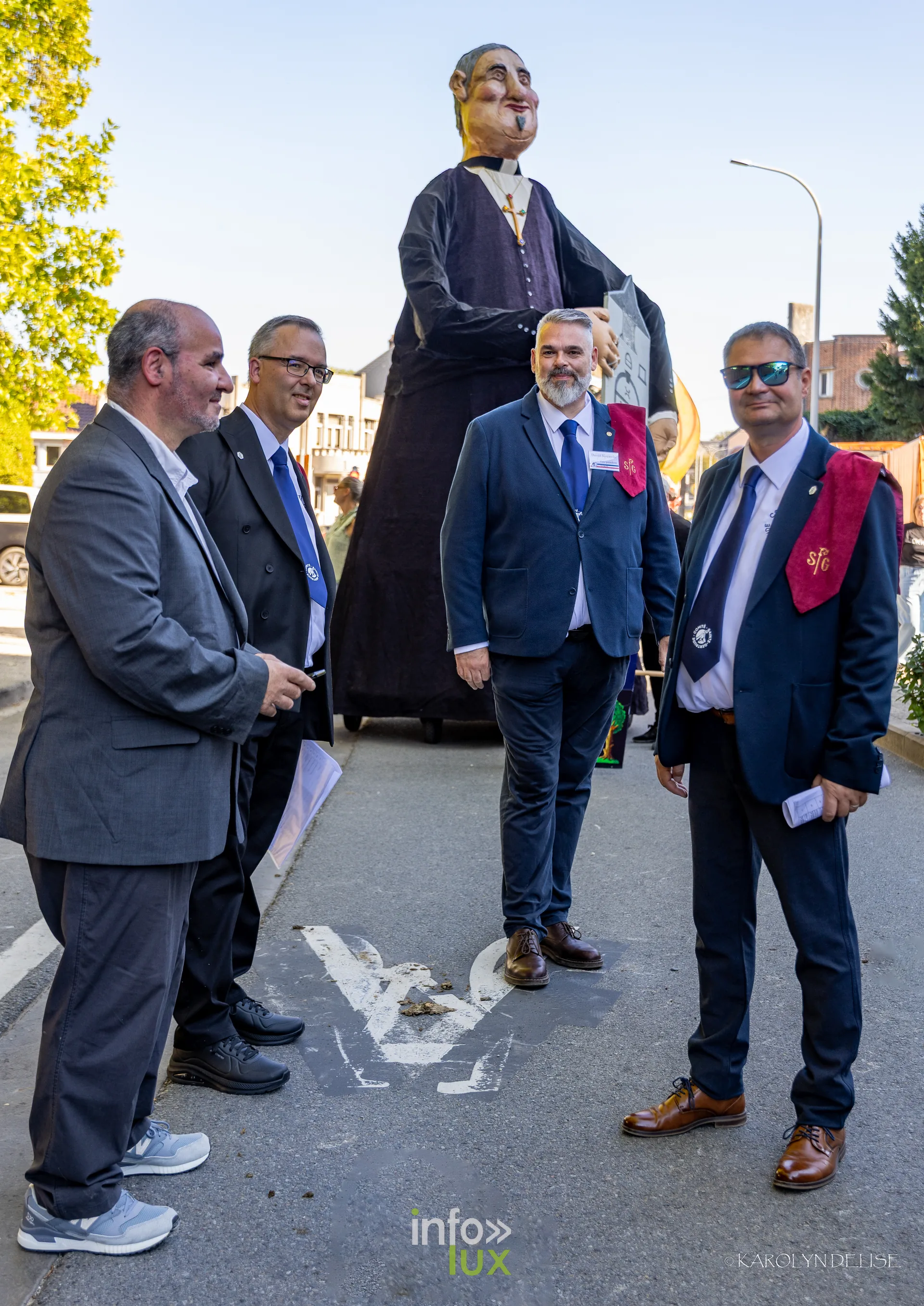 750e Tour Sainte-Gertrude, Nivelles, 4 octobre 2026 : Un groupe costumé avant la rentrée