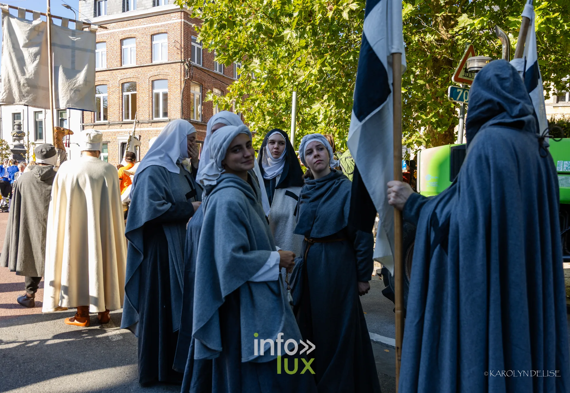 750e Tour Sainte-Gertrude, Nivelles, 4 octobre 2026 : Un groupe costumé avant la rentrée
