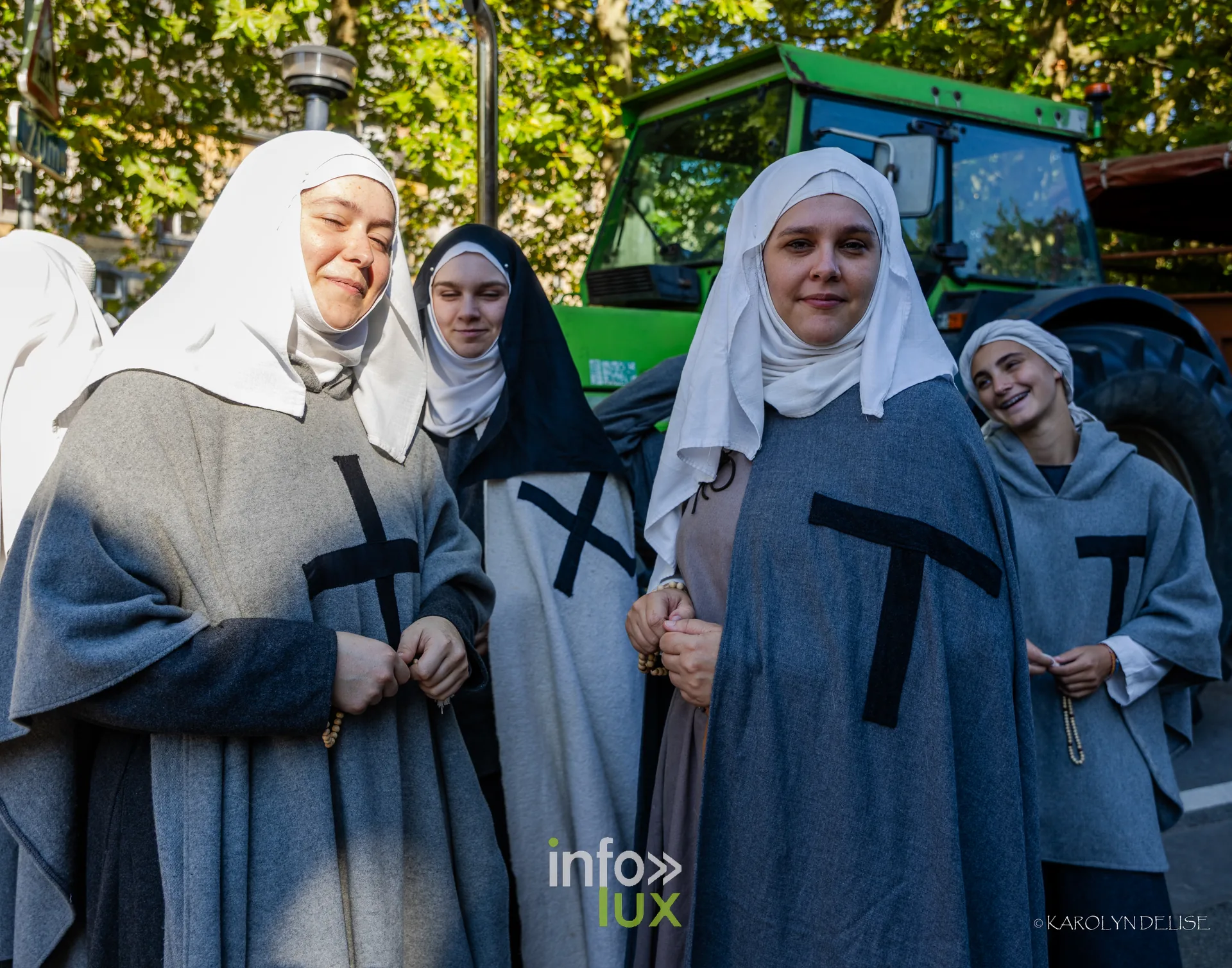 750e Tour Sainte-Gertrude, Nivelles, 4 octobre 2026 : Un groupe costumé avant la rentrée