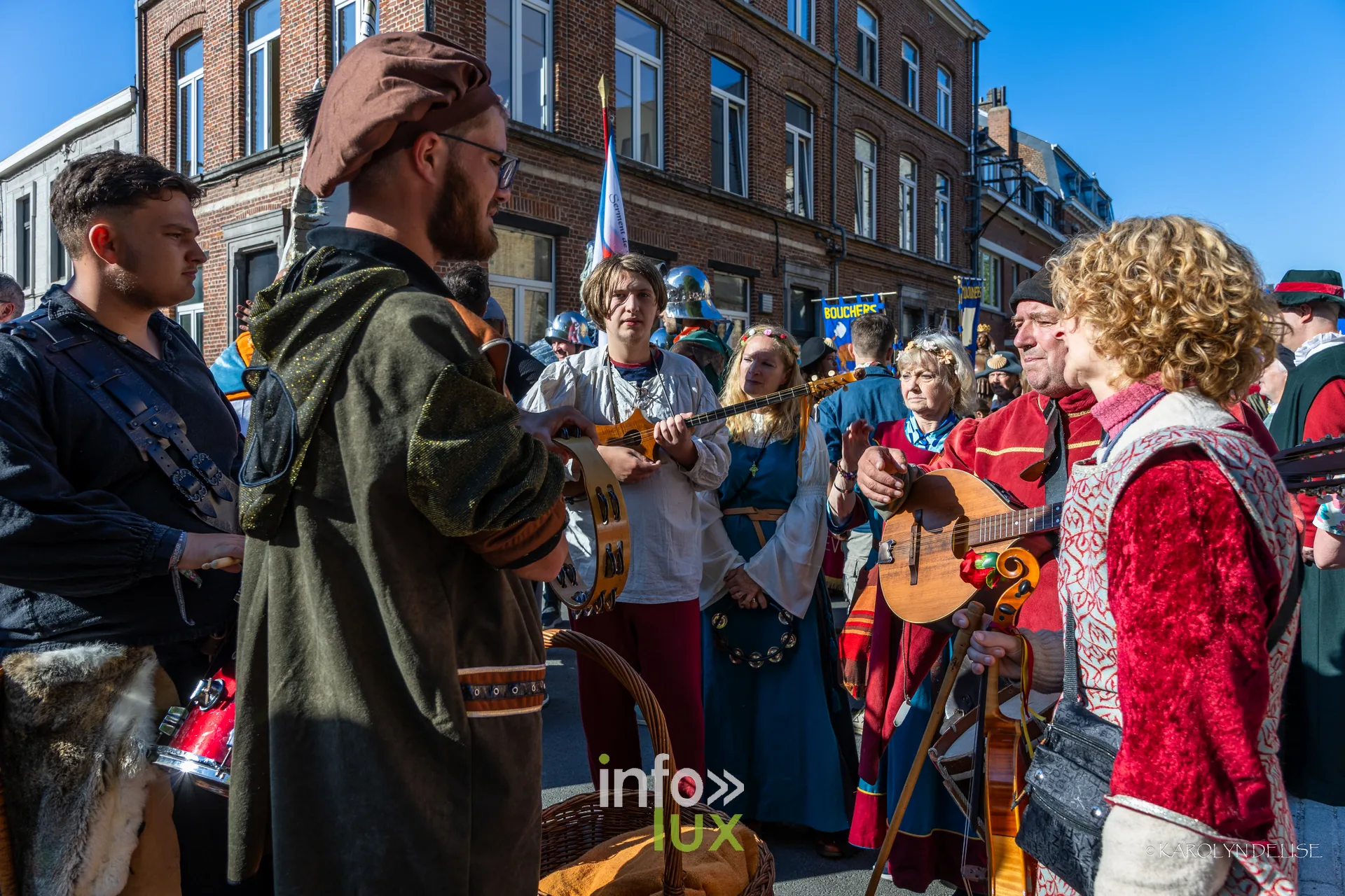 750e Tour Sainte-Gertrude, Nivelles, 4 octobre 2026 : Un groupe costumé avant la rentrée