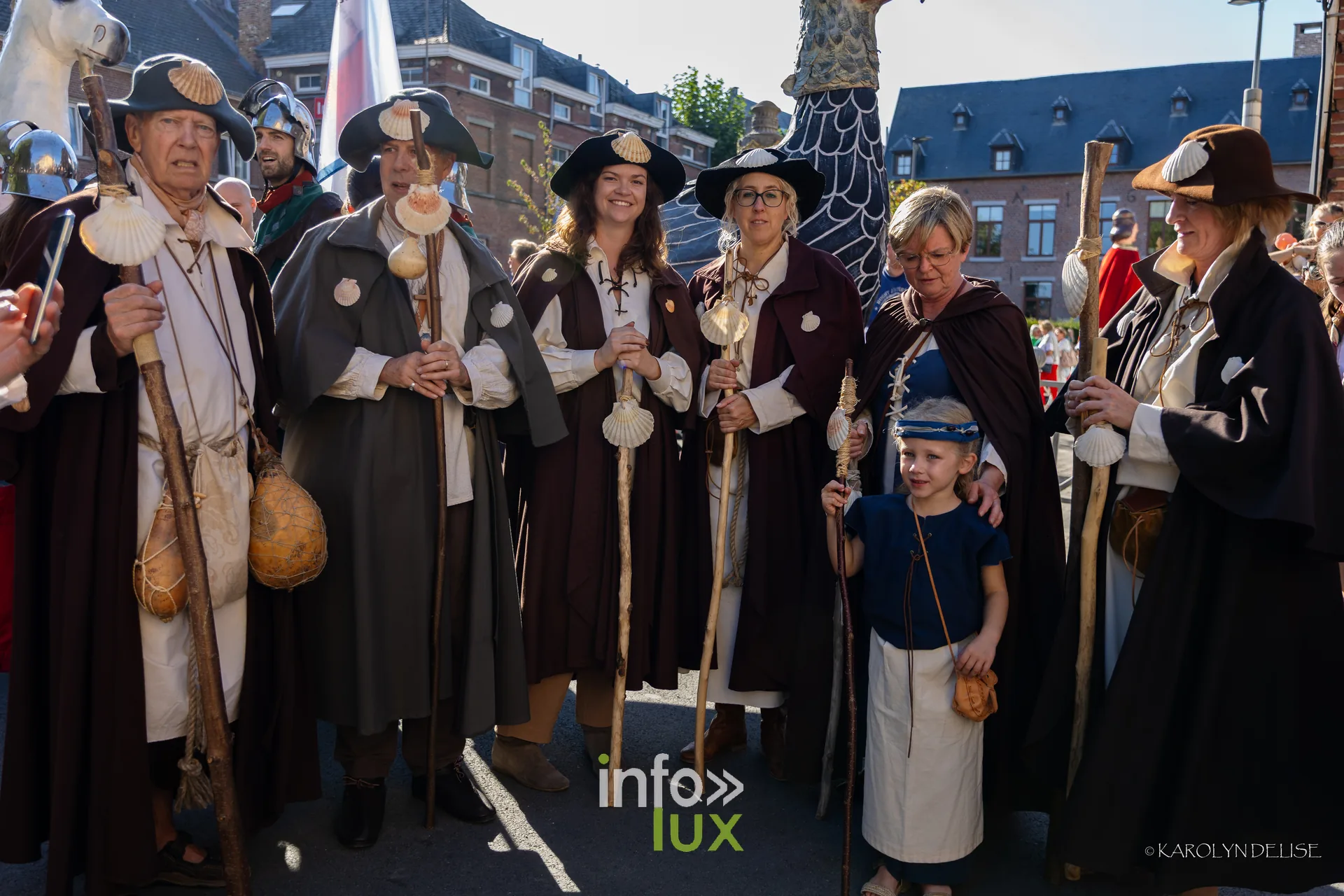 750e Tour Sainte-Gertrude, Nivelles, 4 octobre 2026 : Un groupe costumé avant la rentrée