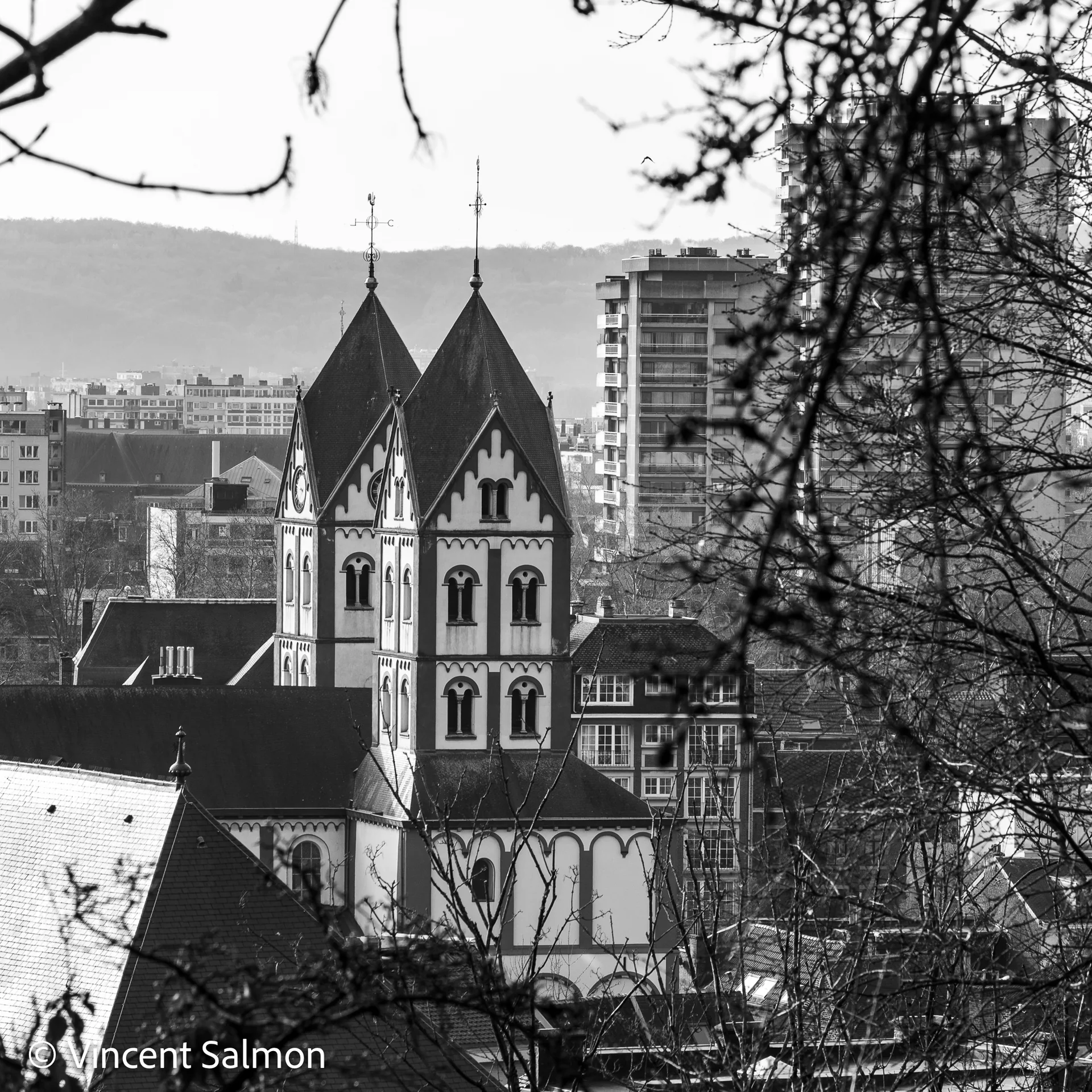 Photo de Vincent Salmon : la collégiale Saint-Barthélemy à Liège, en noir et blanc