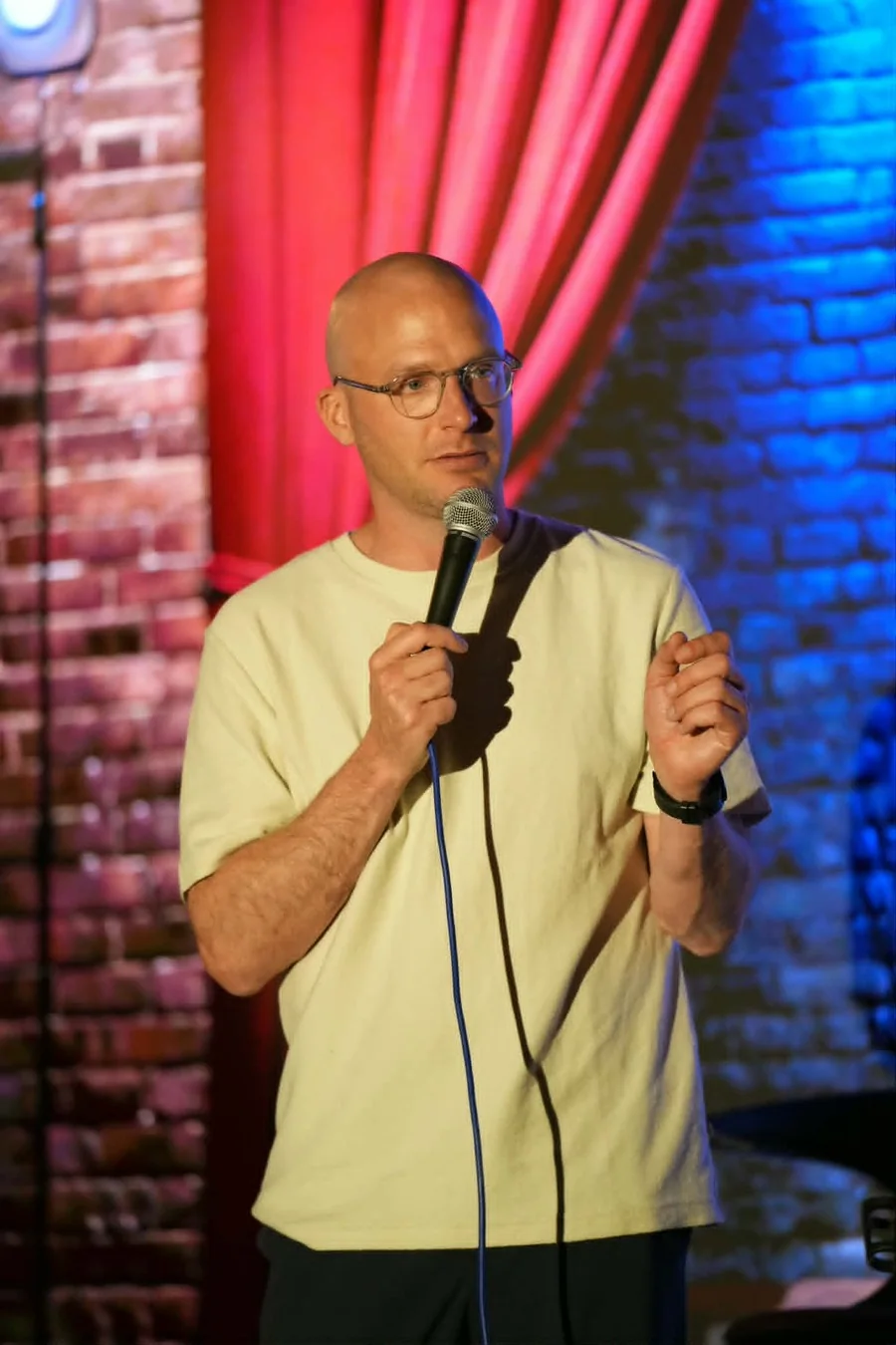 L’humoriste arlonais Vincent Van Parys, en première partie à Rire en Gaume 2026
