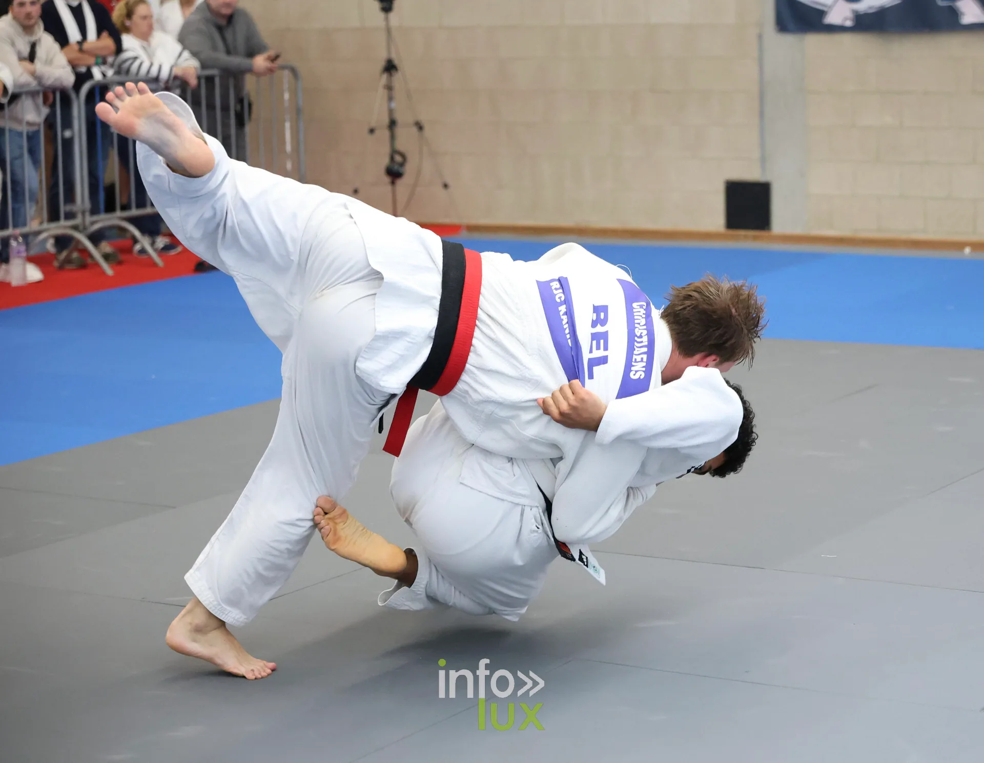 Projection en judo, photo VK Photographie (Vladislav Kry)