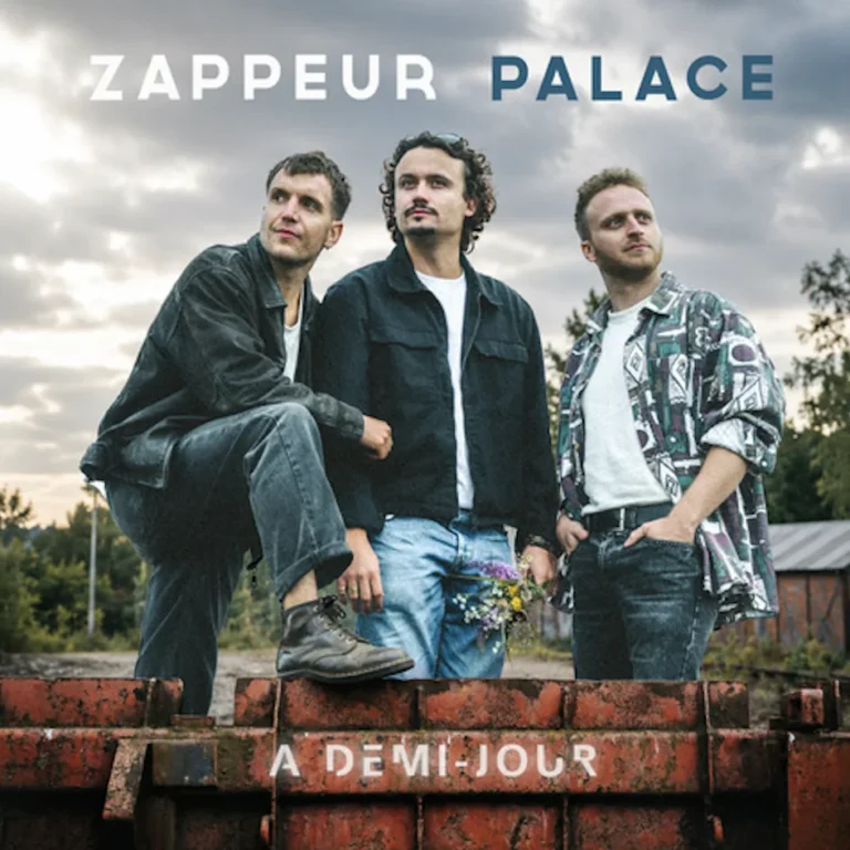 Pochette de l’EP À demi-jour de Zappeur Palace, les trois membres du groupe